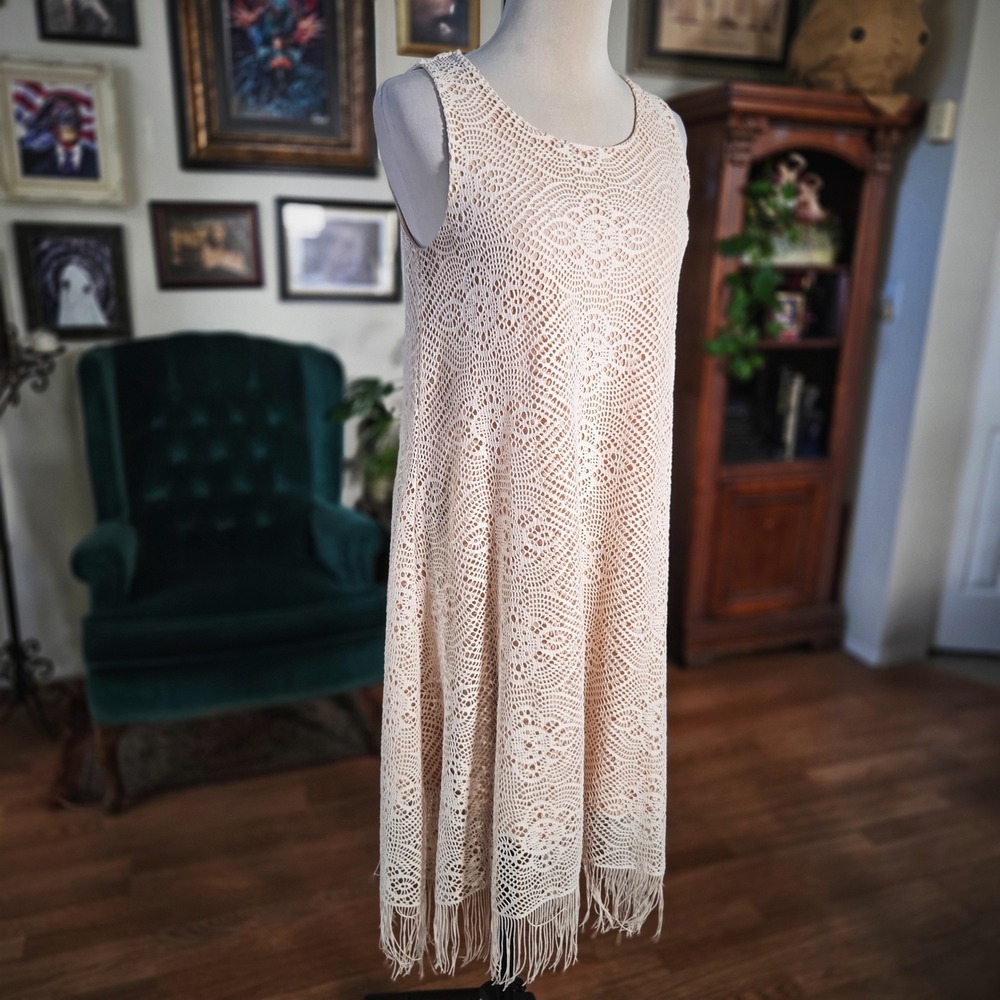 One World Women Beige Crochet Lace Fringe Hem Sleeveless‎ Shift Dress Small